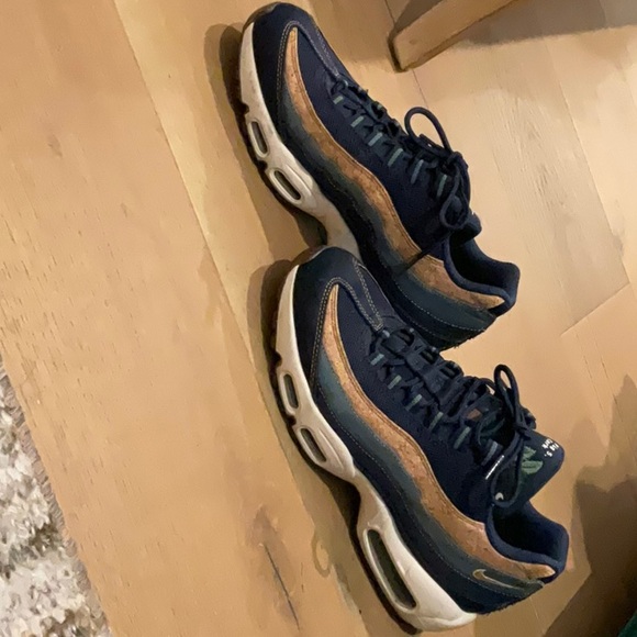 Great Condition Air Max 95.  Navy and Cork - Picture 2 of 4